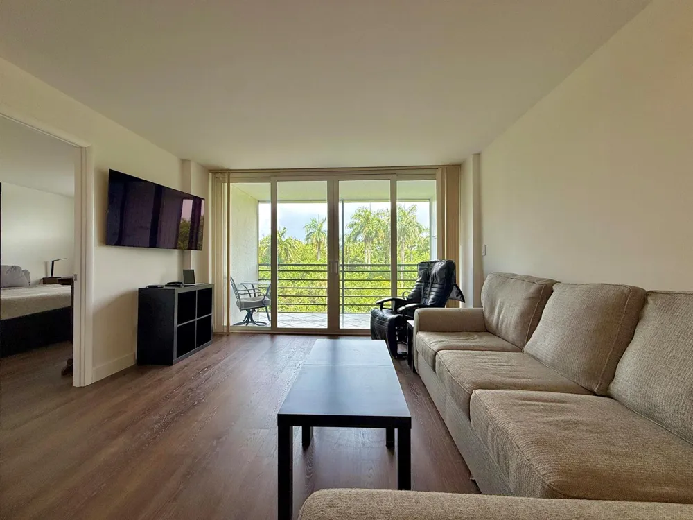 102 Royal Pk Drive #4C Oakland Park, FL 33309