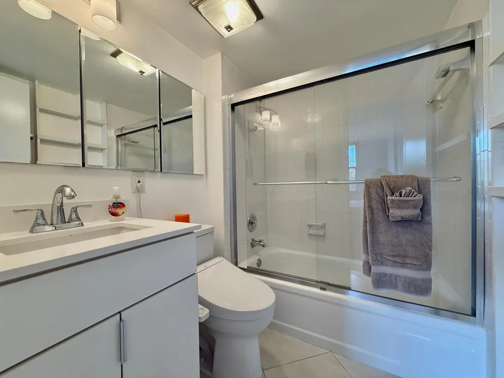 102 Royal Pk Drive #4C Oakland Park, FL 33309