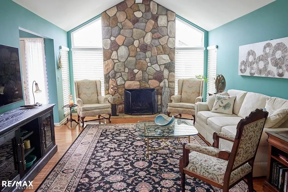 49849 Hidden Valley Dr Macomb Township, MI 48044