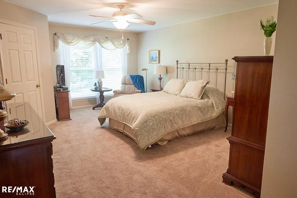 49849 Hidden Valley Dr Macomb Township, MI 48044