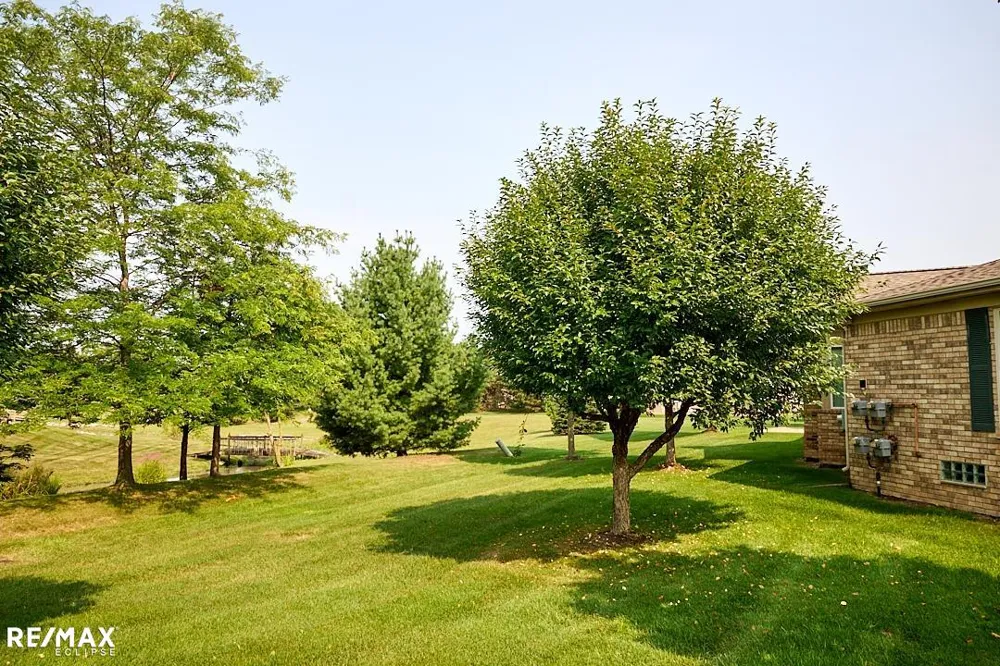 49849 Hidden Valley Dr Macomb Township, MI 48044