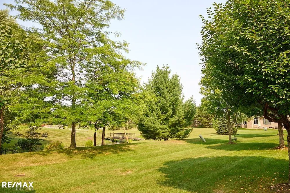 49849 Hidden Valley Dr Macomb Township, MI 48044