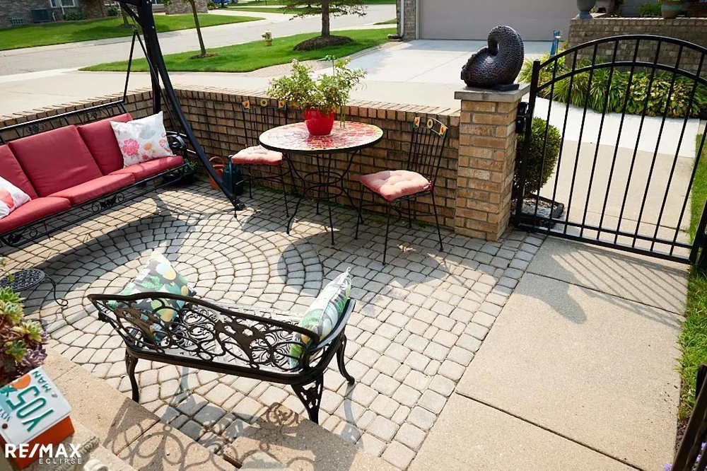 49849 Hidden Valley Dr Macomb Township, MI 48044