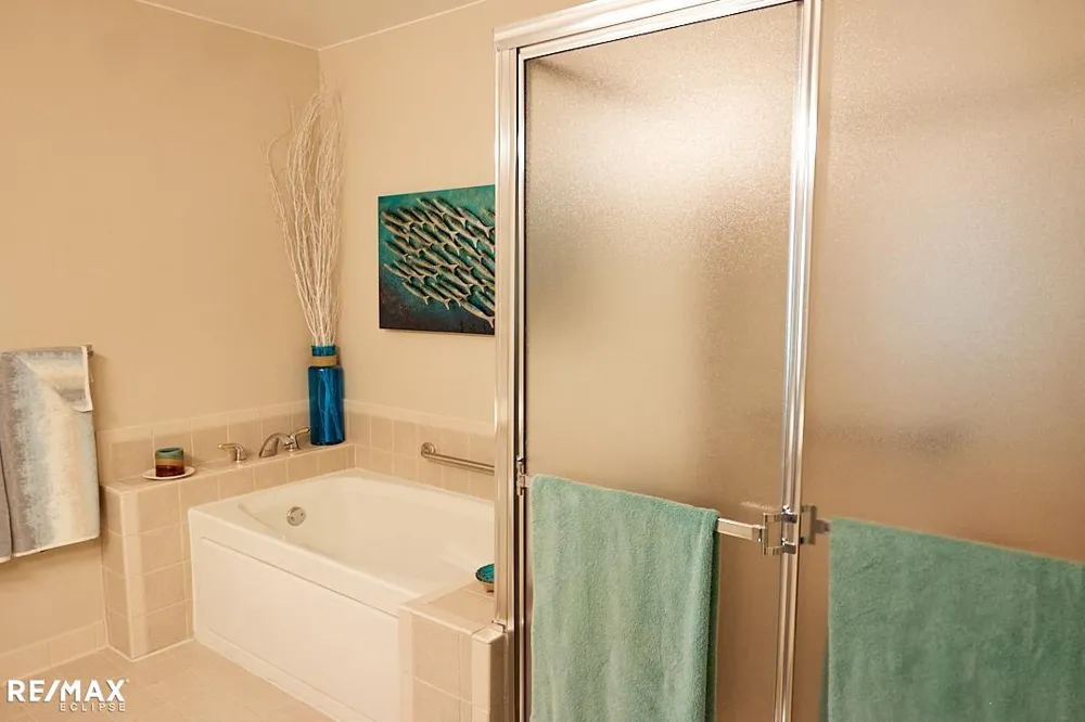 49849 Hidden Valley Dr Macomb Township, MI 48044