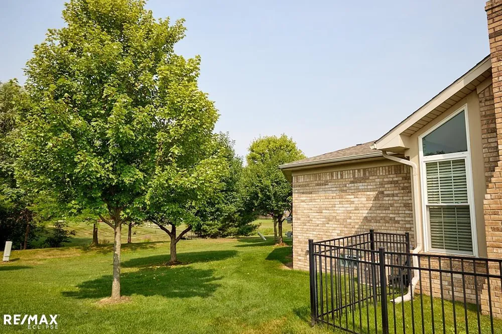 49849 Hidden Valley Dr Macomb Township, MI 48044