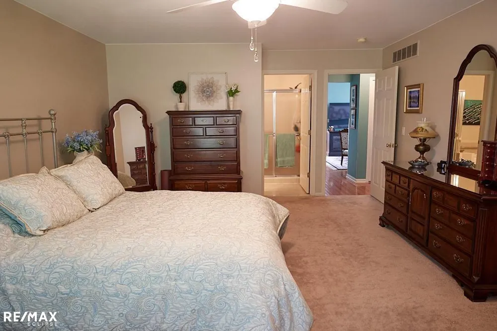 49849 Hidden Valley Dr Macomb Township, MI 48044