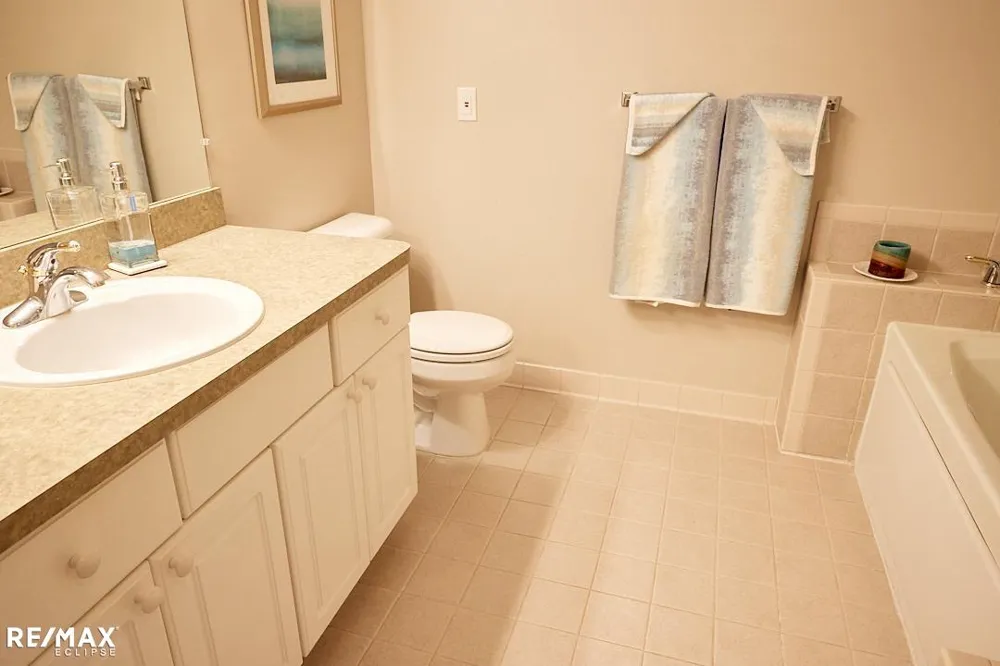 49849 Hidden Valley Dr Macomb Township, MI 48044