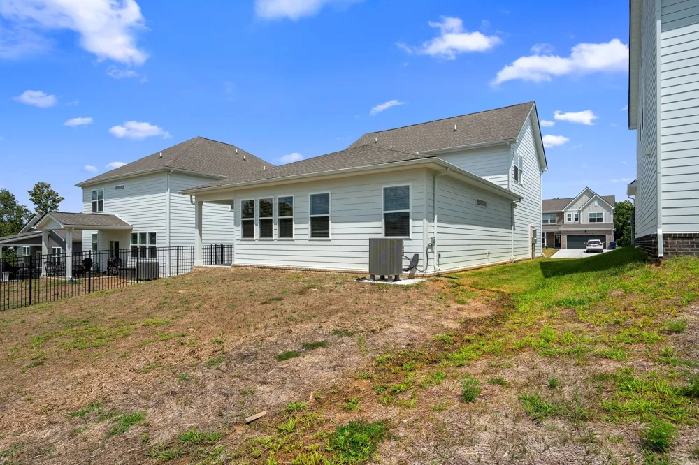 1084 Large Poppy Dr La Vergne, TN 37086