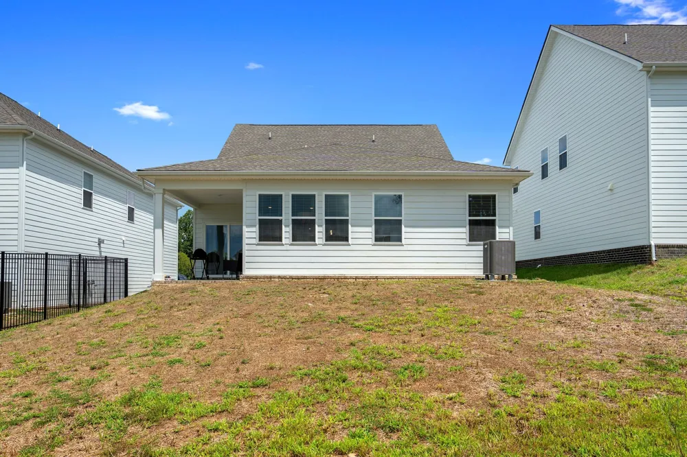 1084 Large Poppy Dr La Vergne, TN 37086