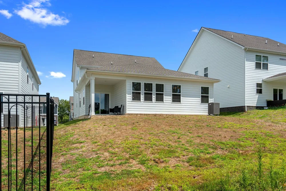 1084 Large Poppy Dr La Vergne, TN 37086