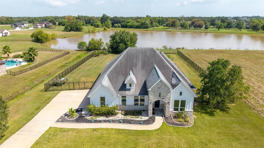203 Cavalry Trail Drive Rosharon, TX 77583