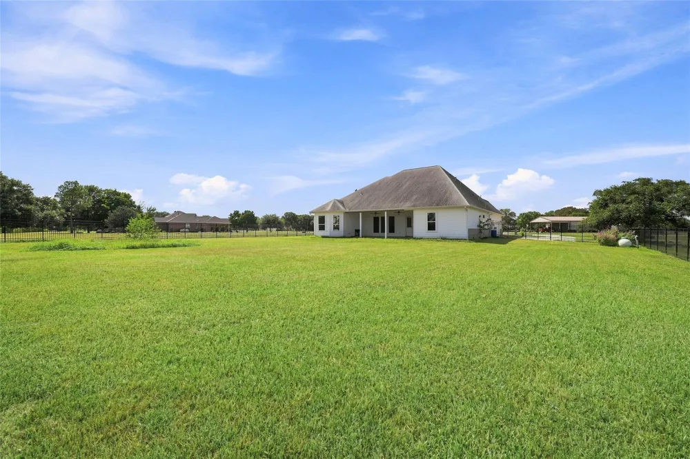 203 Cavalry Trail Drive Rosharon, TX 77583