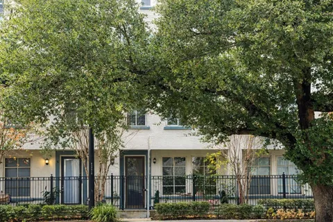 2216 Chenevert Street #6