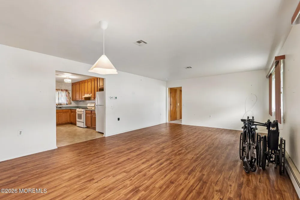 93 Hyannis Street Toms River, NJ 08757