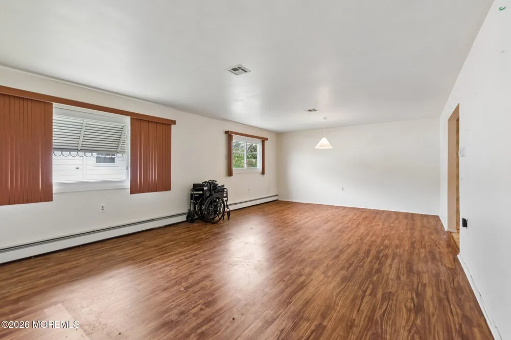 93 Hyannis Street Toms River, NJ 08757