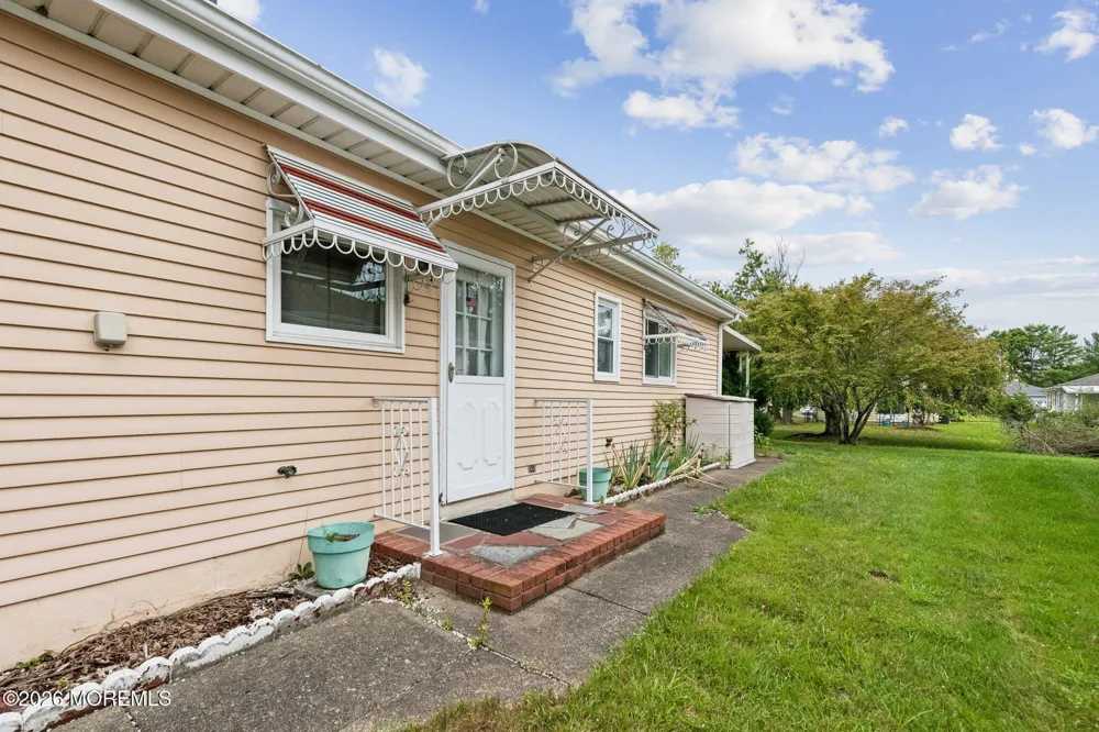 93 Hyannis Street Toms River, NJ 08757