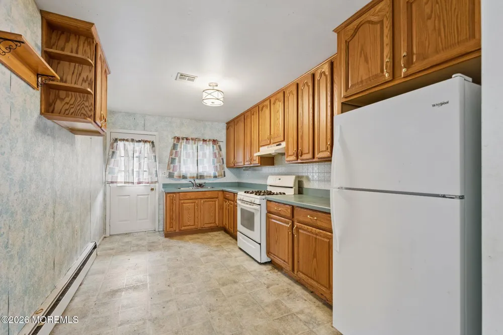93 Hyannis Street Toms River, NJ 08757