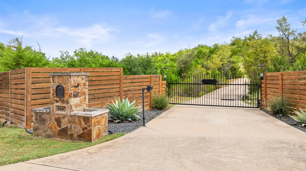 4607 R O DRIVE Spicewood, TX 78669