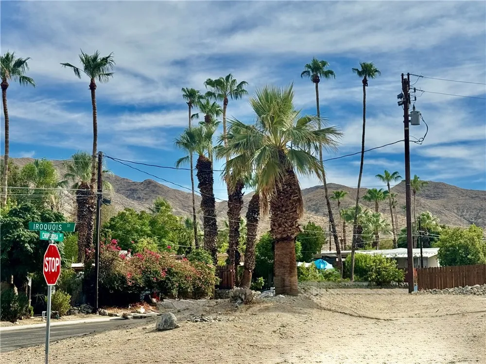 68670 Iroquois Cathedral City, CA 92234