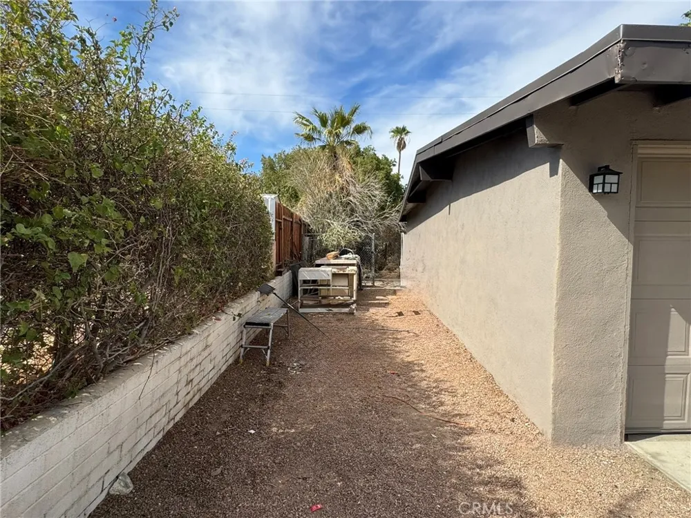 68670 Iroquois Cathedral City, CA 92234