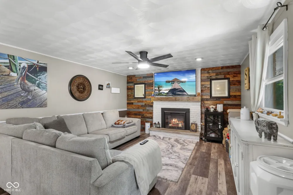 1128 E School Street Anderson, IN 46012