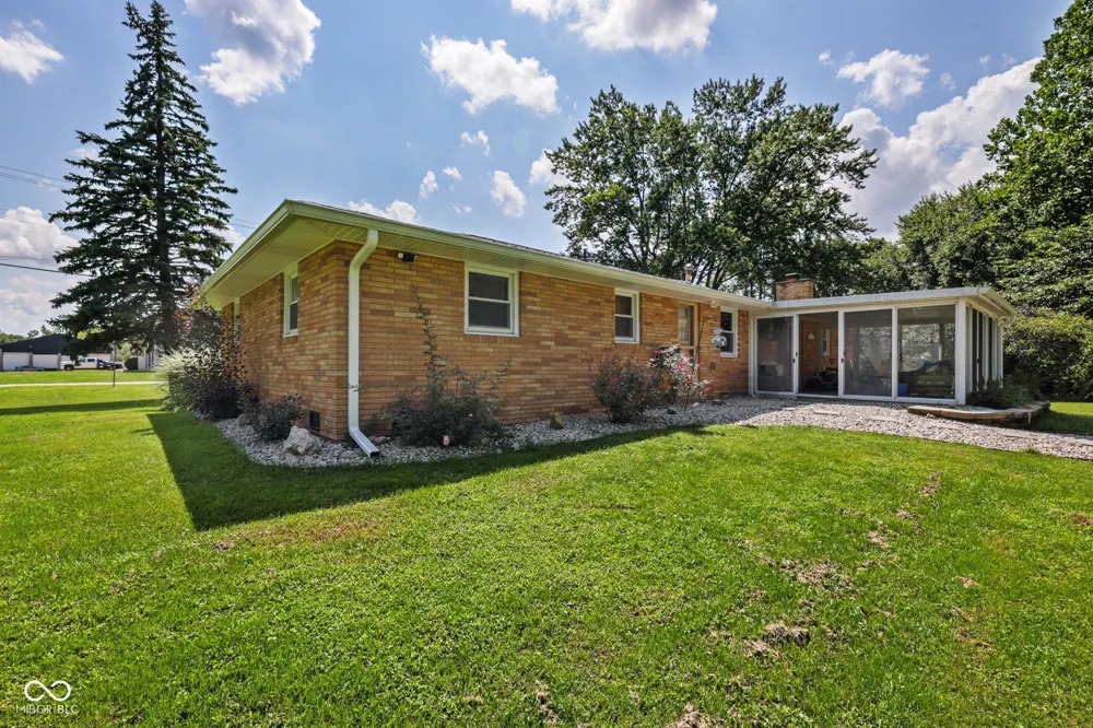 1128 E School Street Anderson, IN 46012