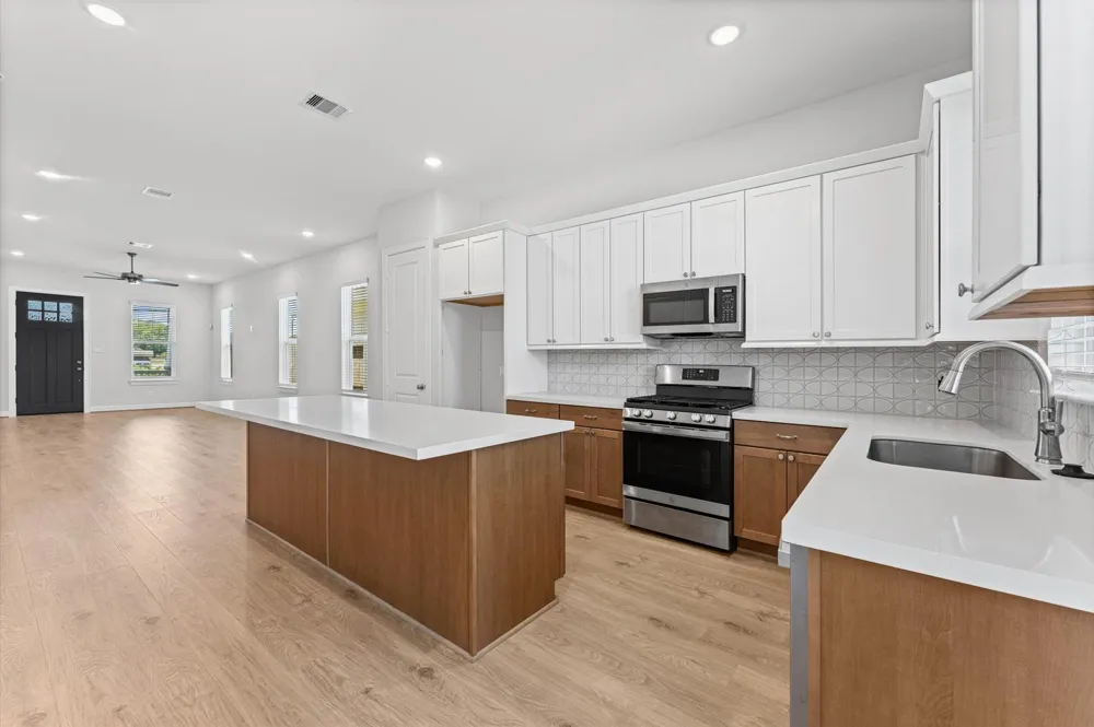 2505 Houston Avenue Pearland, TX 77581