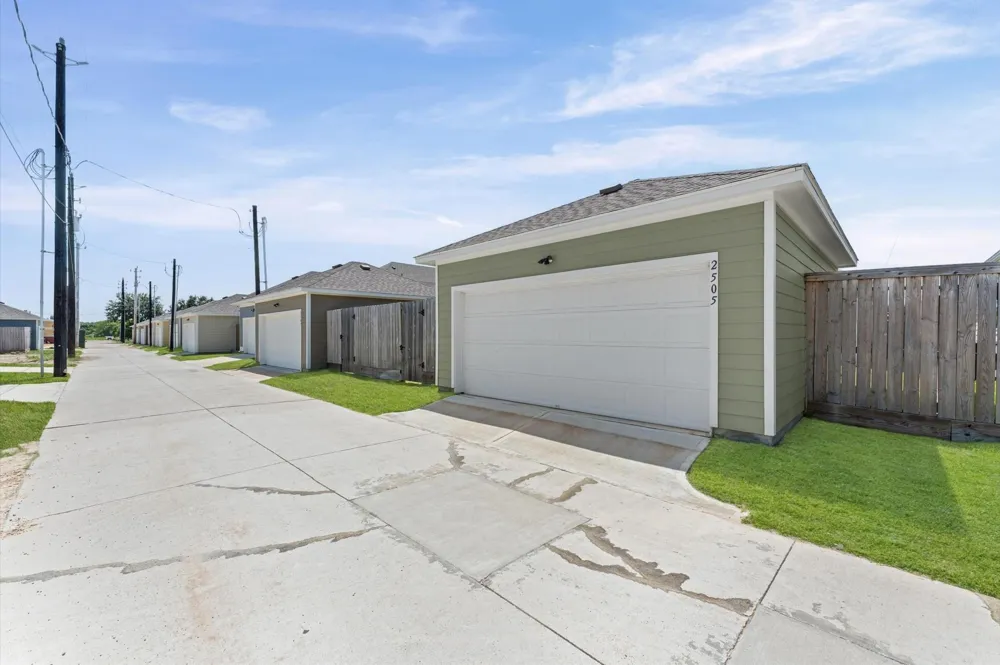 2505 Houston Avenue Pearland, TX 77581