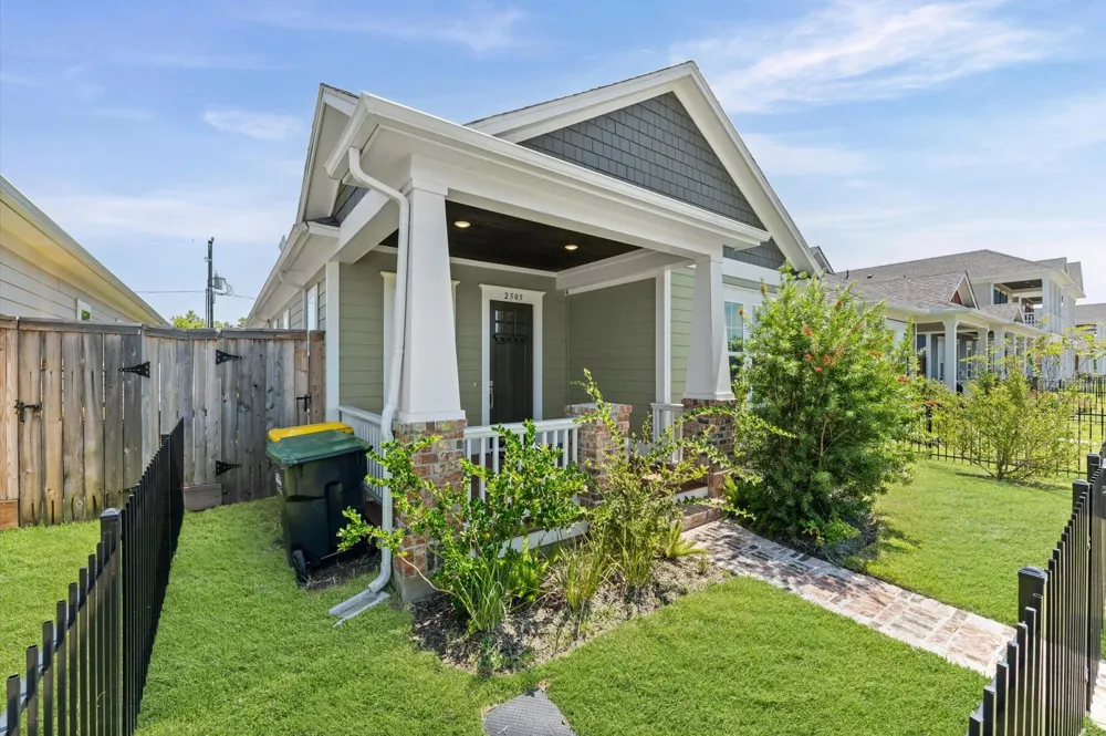 2505 Houston Avenue Pearland, TX 77581