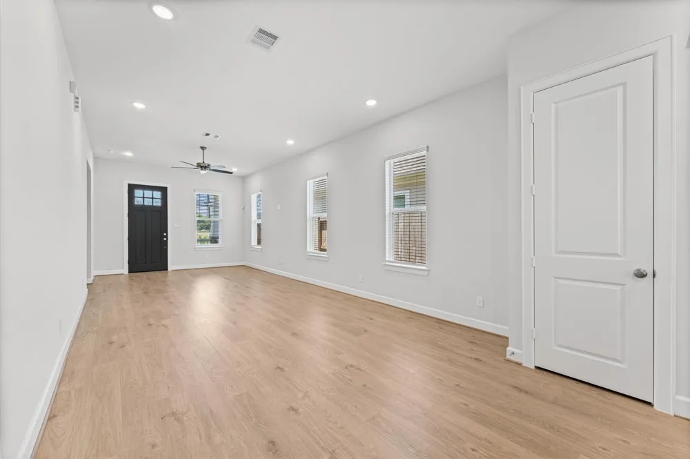 2505 Houston Avenue Pearland, TX 77581