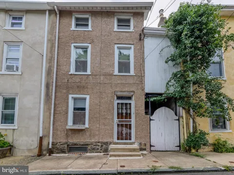 418 W WOODLAWN STREET