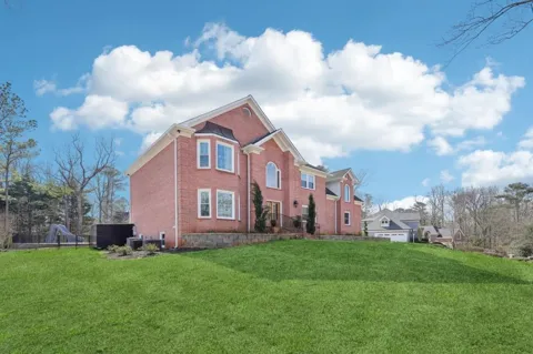 1600 Spring Arbor Court SW