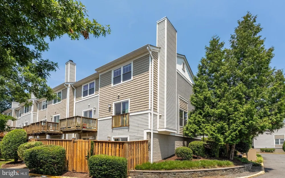 3831 9TH ROAD S Arlington, VA 22204
