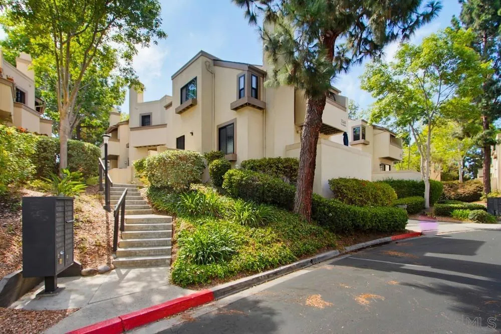 3243 Via Alicante #55 La Jolla, CA 92037