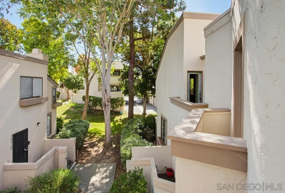 3243 Via Alicante #55 La Jolla, CA 92037