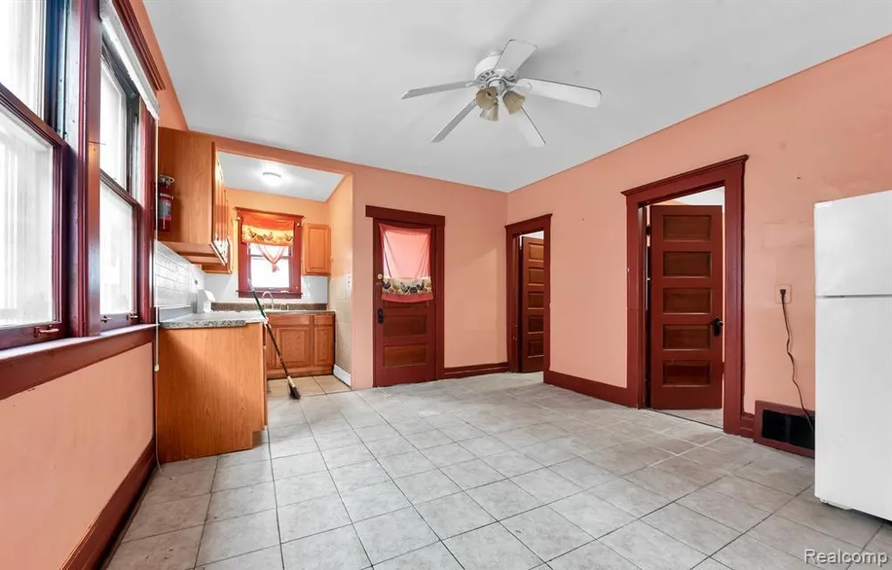 9506 Charest Street Hamtramck City, MI 48212