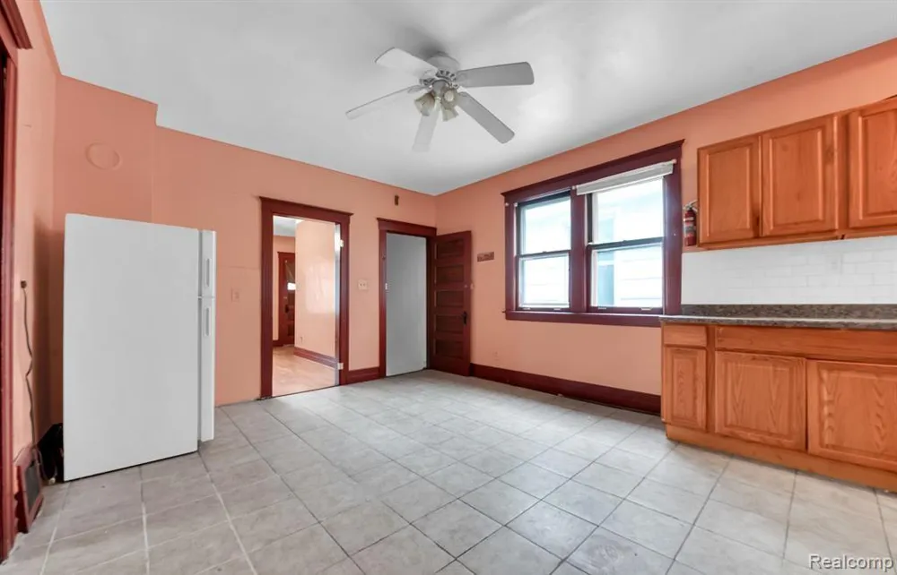 9506 Charest Street Hamtramck City, MI 48212