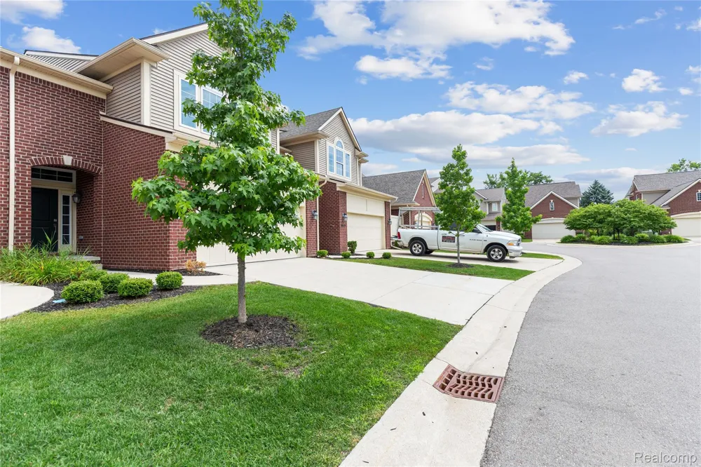 7512 Berry Wood Lane West Bloomfield Charter Township, MI 48322