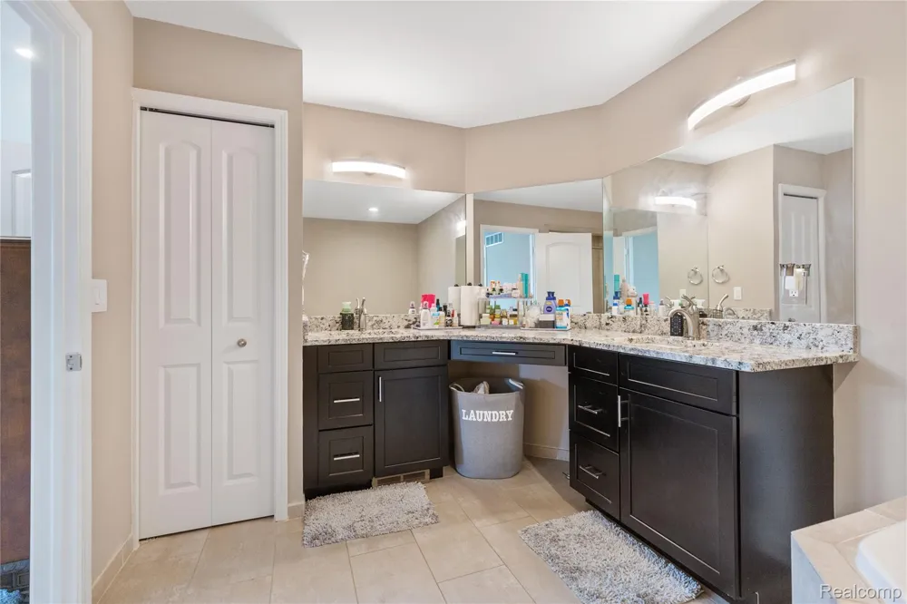 7512 Berry Wood Lane West Bloomfield Charter Township, MI 48322