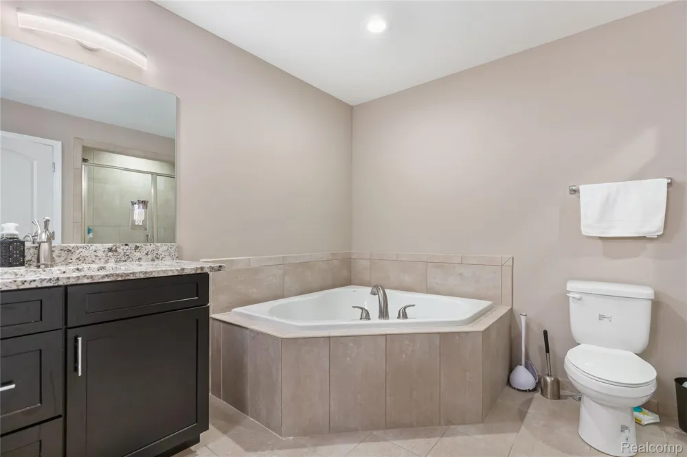 7512 Berry Wood Lane West Bloomfield Charter Township, MI 48322