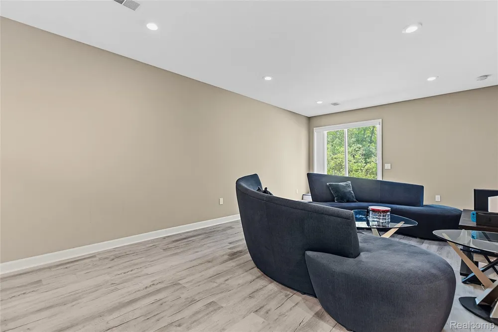 7512 Berry Wood Lane West Bloomfield Charter Township, MI 48322