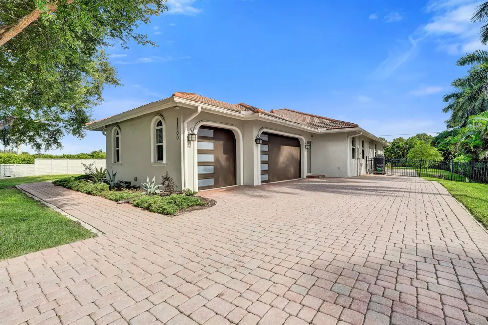 11800 NW 17TH PLACE Plantation, FL 33323