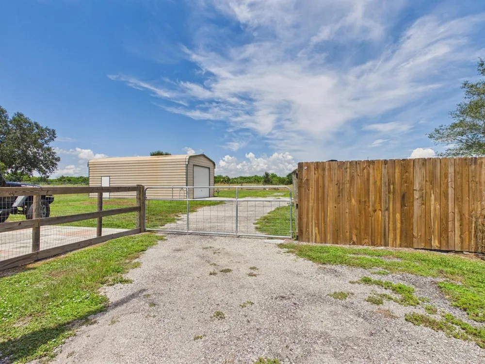 8615 SE 57th Drive Okeechobee, FL 34974