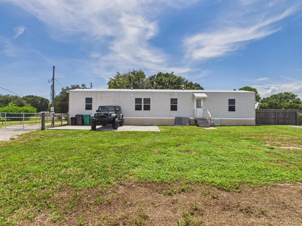 8615 SE 57th Drive Okeechobee, FL 34974