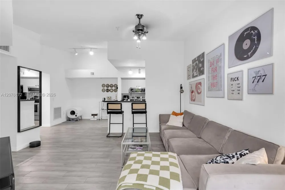 2457 Centergate Dr #306 Miramar, FL 33025