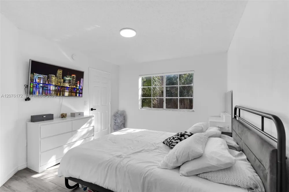 2457 Centergate Dr #306 Miramar, FL 33025
