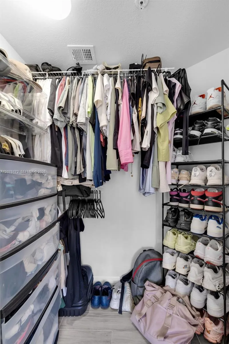 2457 Centergate Dr #306 Miramar, FL 33025
