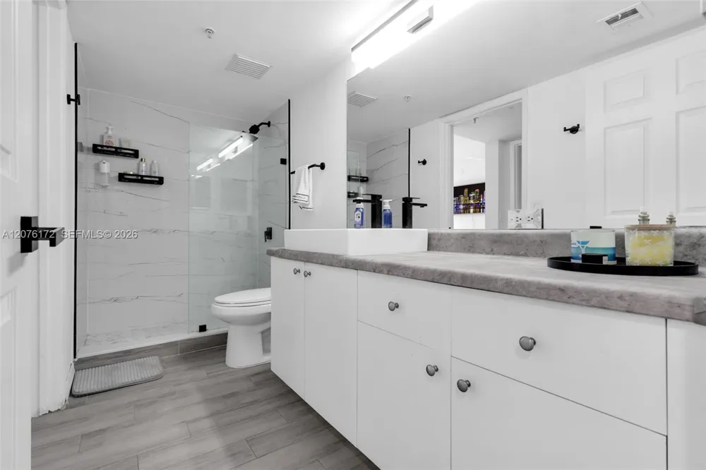2457 Centergate Dr #306 Miramar, FL 33025