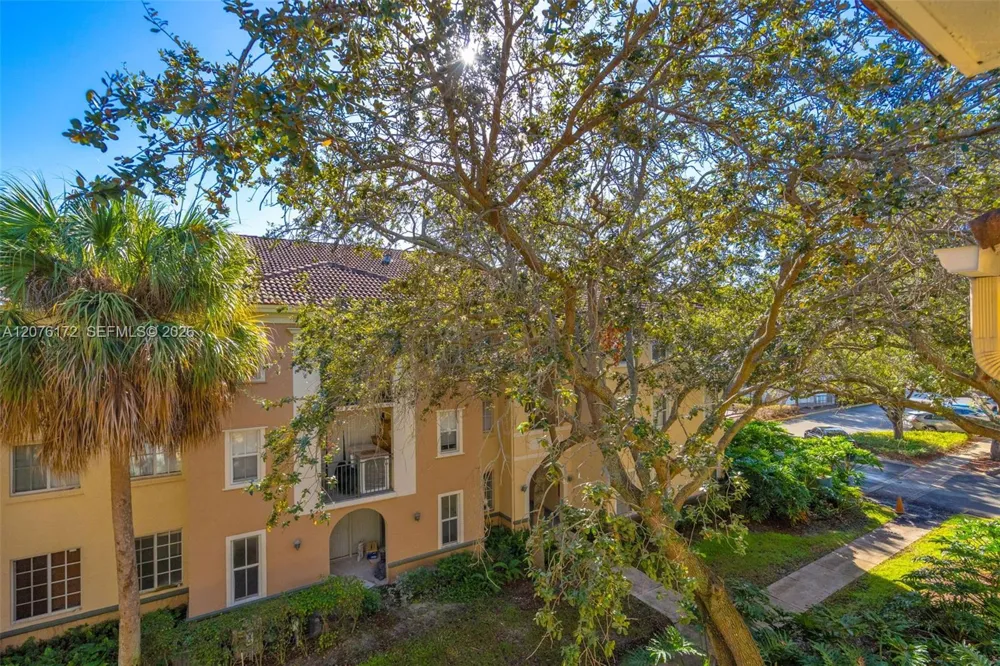 2457 Centergate Dr #306 Miramar, FL 33025