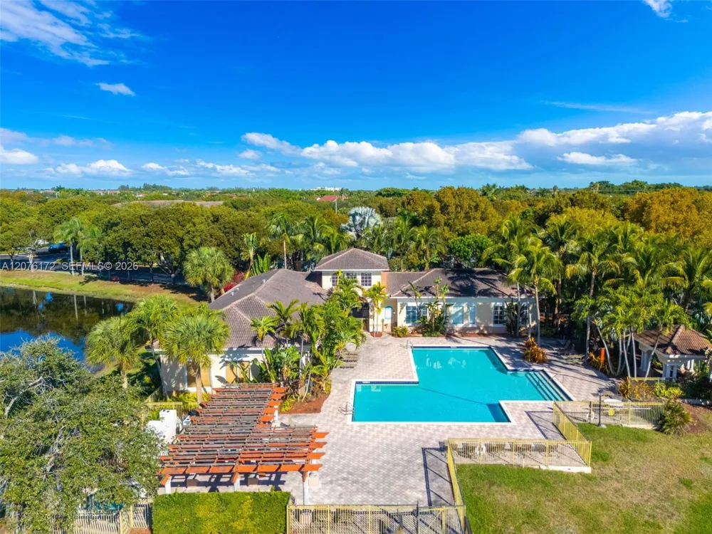 2457 Centergate Dr #306 Miramar, FL 33025